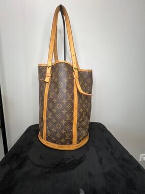 Louis Vuitton Monogram Bucket GM Tote Authenticated Relined w/Pouch France